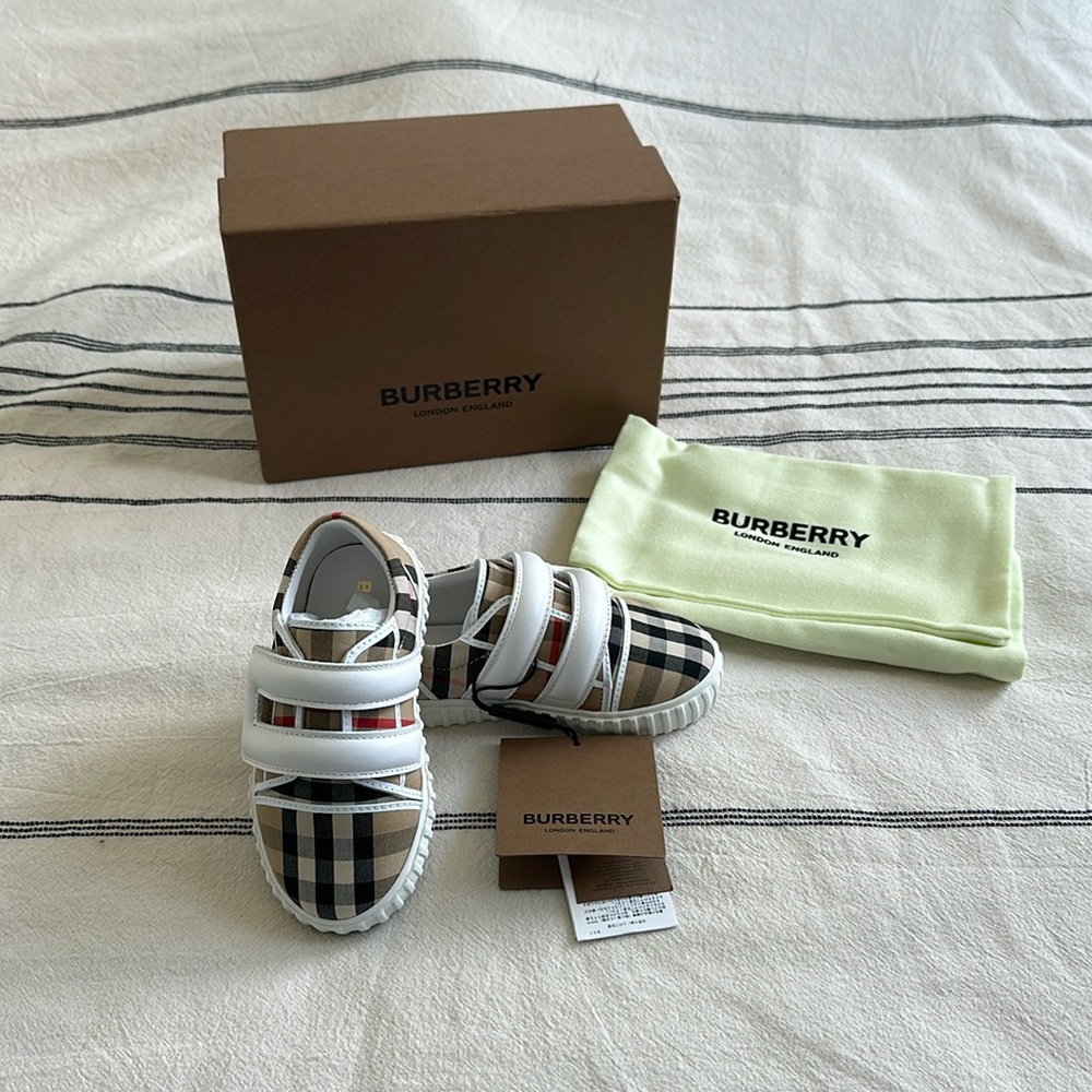 BURBERRY, Newborn Sneaker with Single Strap, Sz 21 Eur/5.5 US